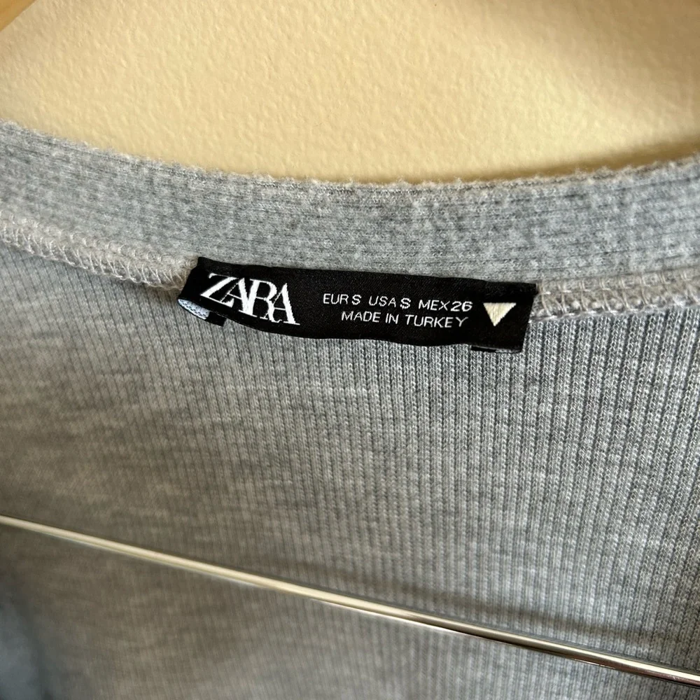 Zara Gray V-Neck Cropped Cardigan Sweater with Pearl Details - Picture 5 of 7